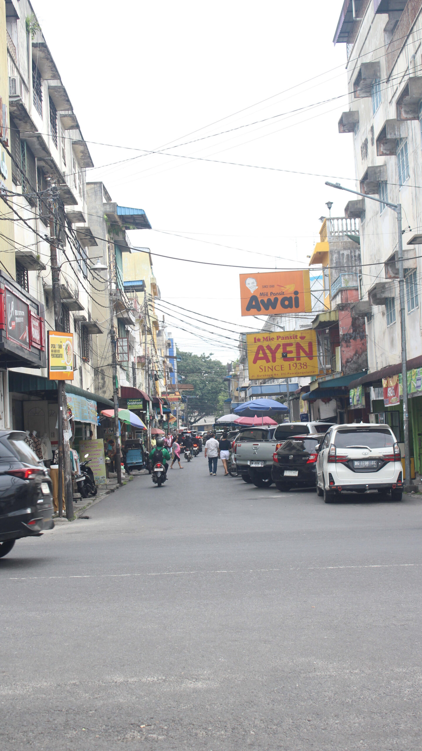 Kawasan kuliner legendaris Jalan Surabaya Pematangsiantar — ekosistem kuliner khas Siantar yang melahirkan Nasi Galung
